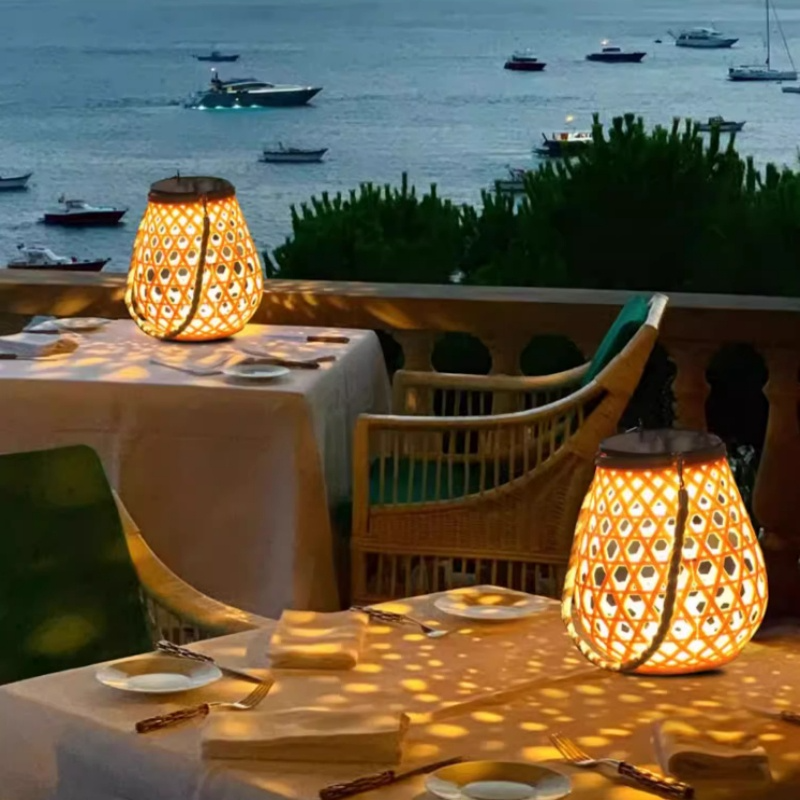 Lanterne Solaire LED en Rotin - Grand Éclairage Extérieur en Forme D' Ovale pour le Jardin et la Terrasse
