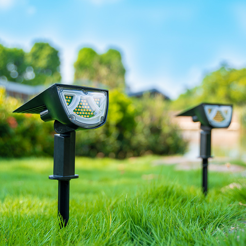 Solar LED Spot - Éclairage Extérieur avec Plaque Solaire pour le Jardin et les Chemins