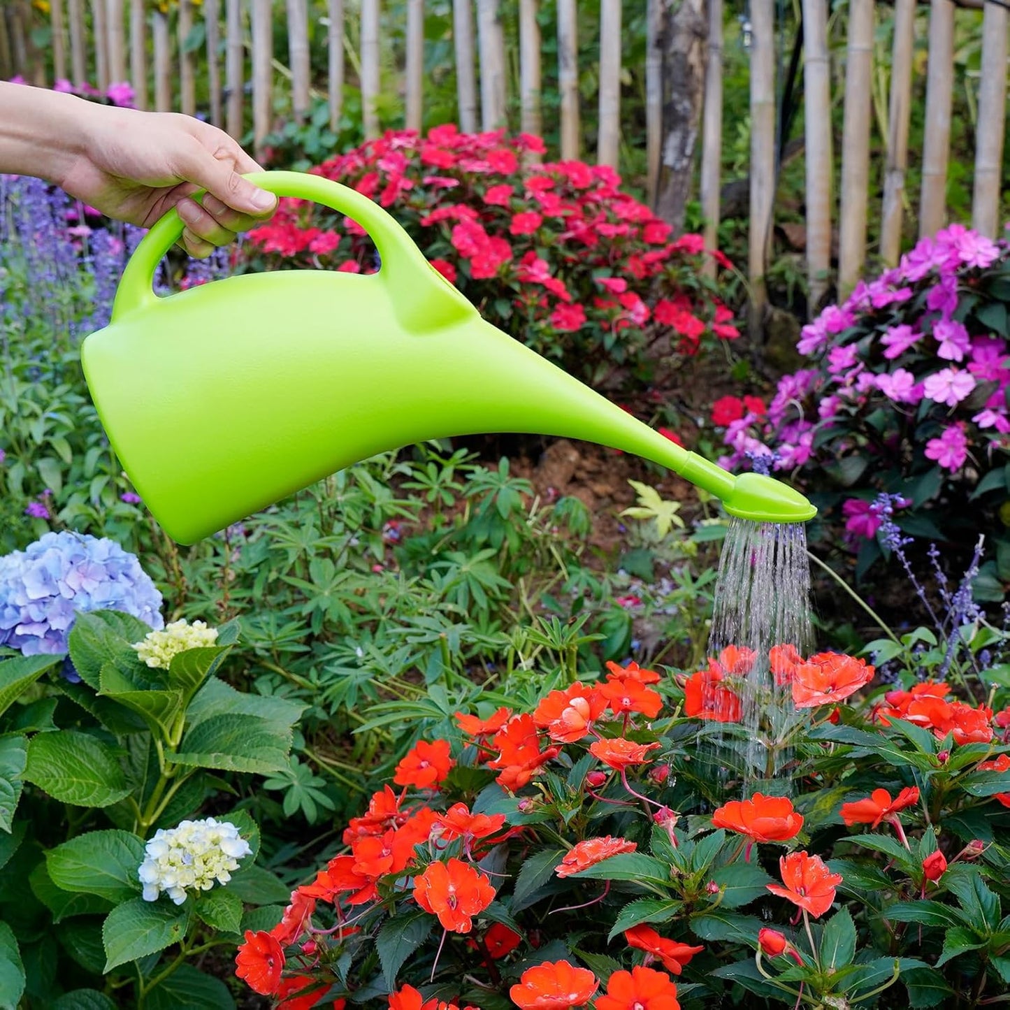 Arrosoir Pratique Pour Le Jardin - Design Ergonomique Et Manipulation Facile