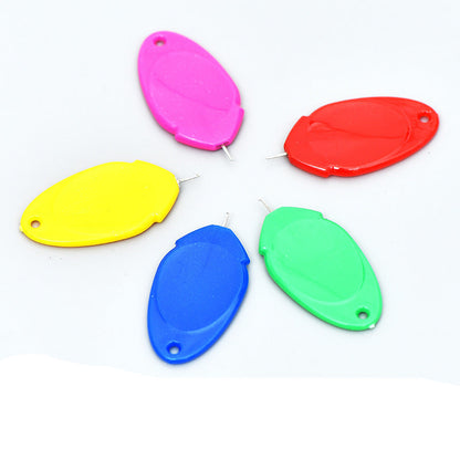 Aide à L' Enfilage de L' Aiguille 2en1